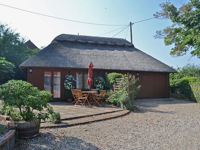 Cozy Cottage In Surlingham With Short Breaks All Year 1 Bedroom