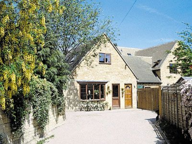 Cosy Cottage In Bourton On The Water With 1 Bedroom For Rent