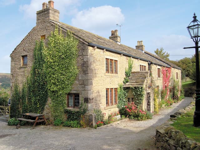 Large Holiday Let In Kettleshulme Near Whaley Bridge With 4 Bedrooms For Rent