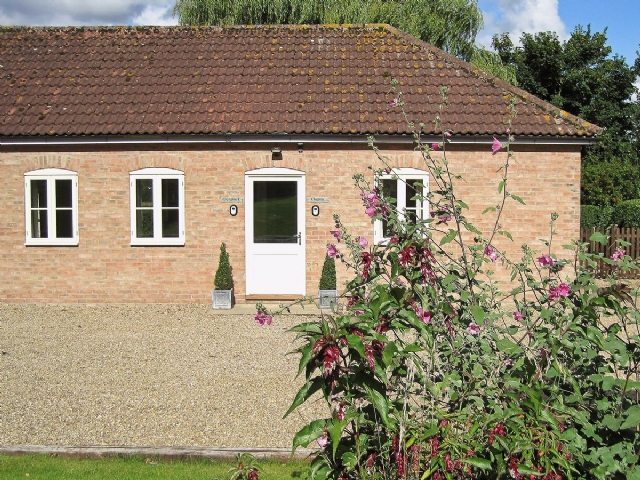 Small Holiday Cottage In Little Tathwell Near Louth With 1 Bedroom