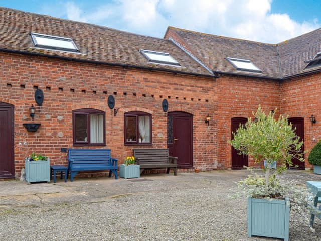 Small Cosy Holiday Cottage In Dorrington Near Shrewsbury With 1