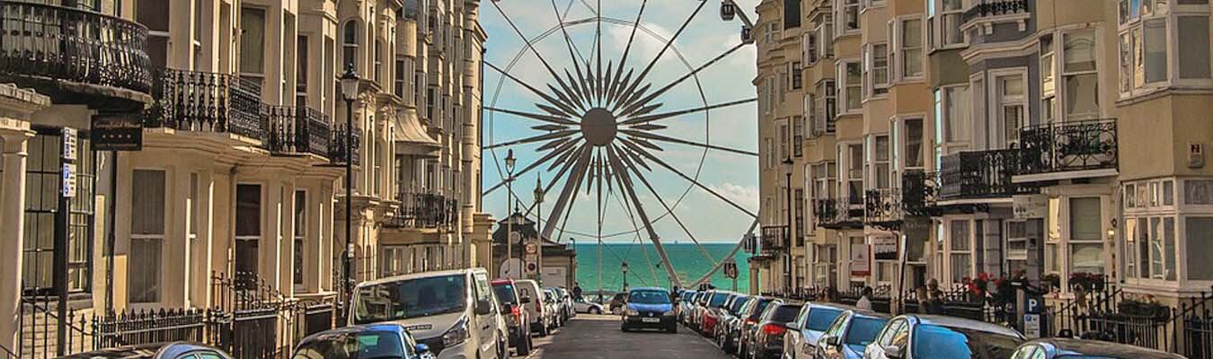 Holiday self-catering accommodation close to the sea