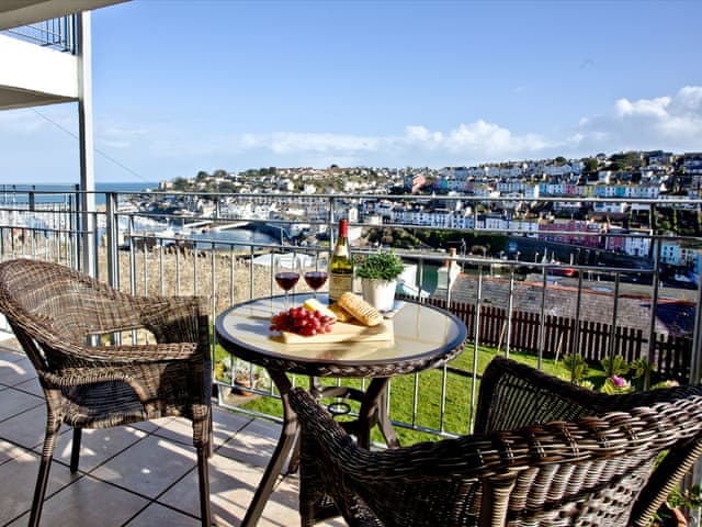 Romantic Holiday Cottage In Brixham With 1 Bedroom