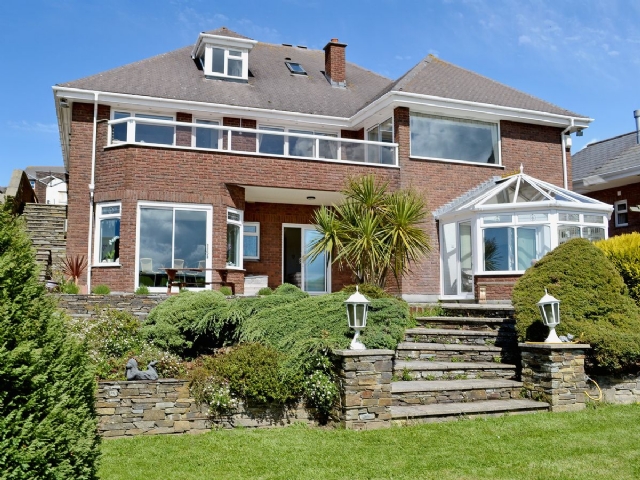 Large Holiday House In Newquay With 5 Bedrooms For Rent